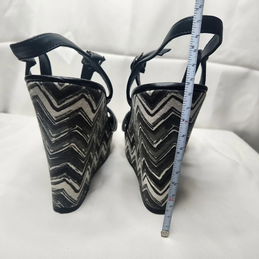 Ametican Eagle Black Strappy Platform Sandals Wuth Buckle Womens Size 11